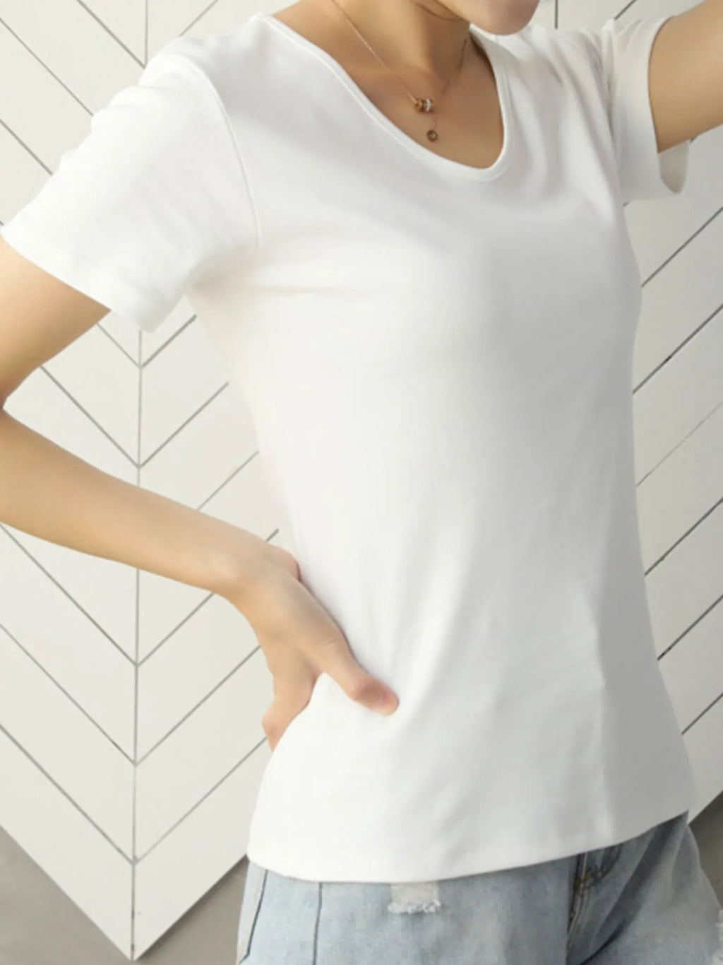 V-Neck Short Sleeve T-Shirt - Trendsi | Lola Mariee