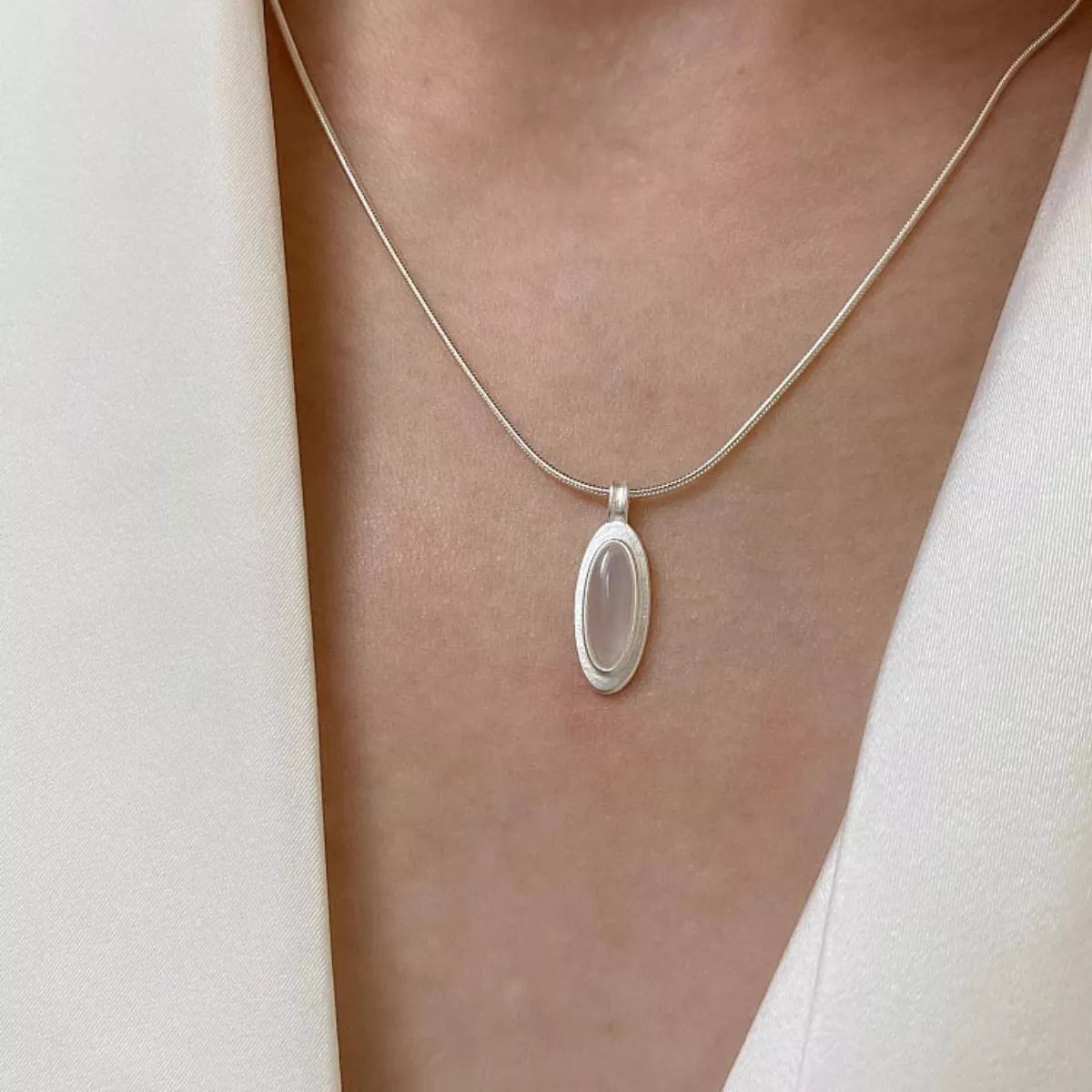 925 Sterling Silver Geometric Pendant Necklace – view 3 | Lola Mariee