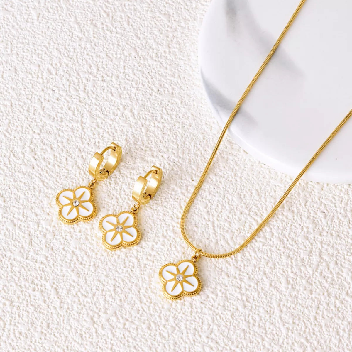 Four-Leaf Clover Pendant Necklace and Earrings Jewelry Set – view 5 | Lola Mariee