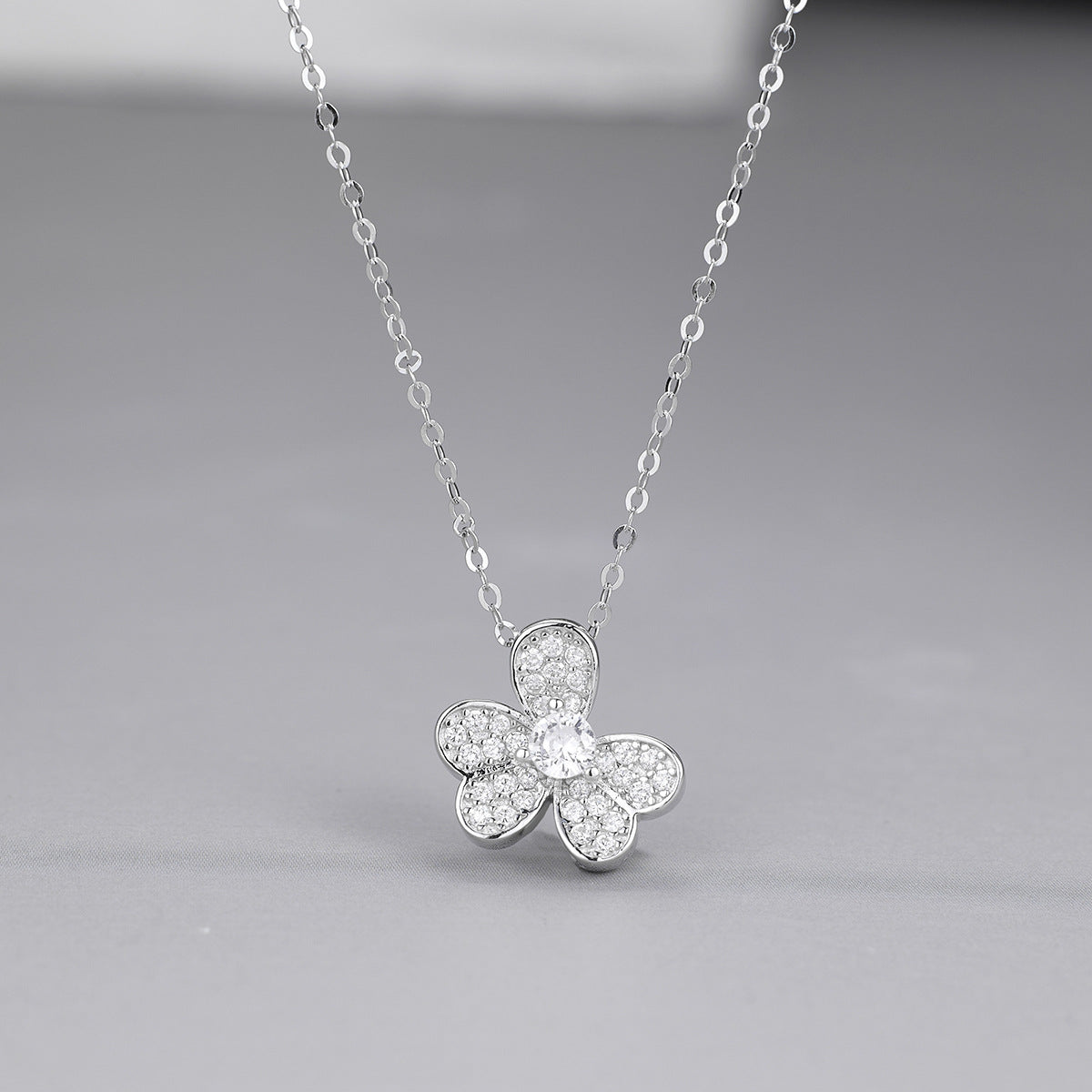 925 Sterling Silver Clover Pendant Necklace – view 5 | Lola Mariee