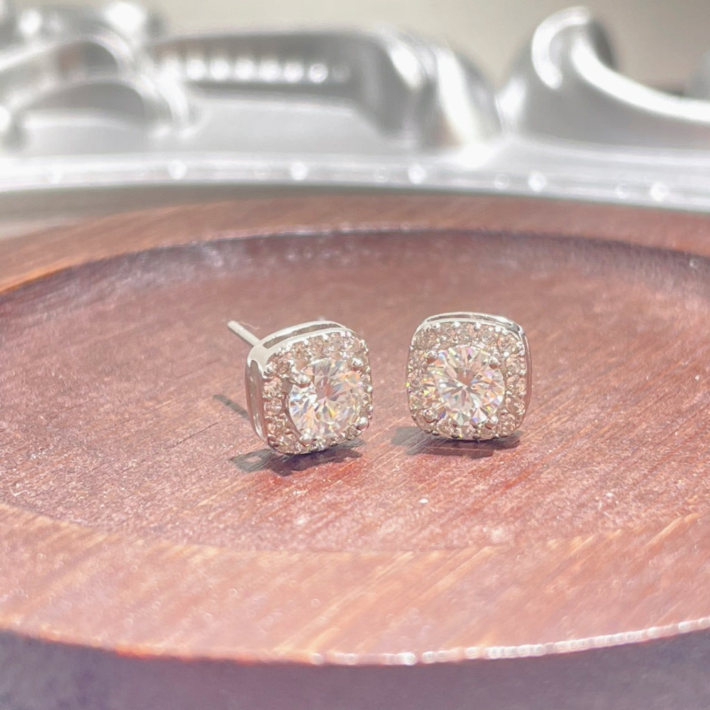 1 Carat Moissanite 925 Sterling Silver Stud Earrings – view 3 | Lola Mariee