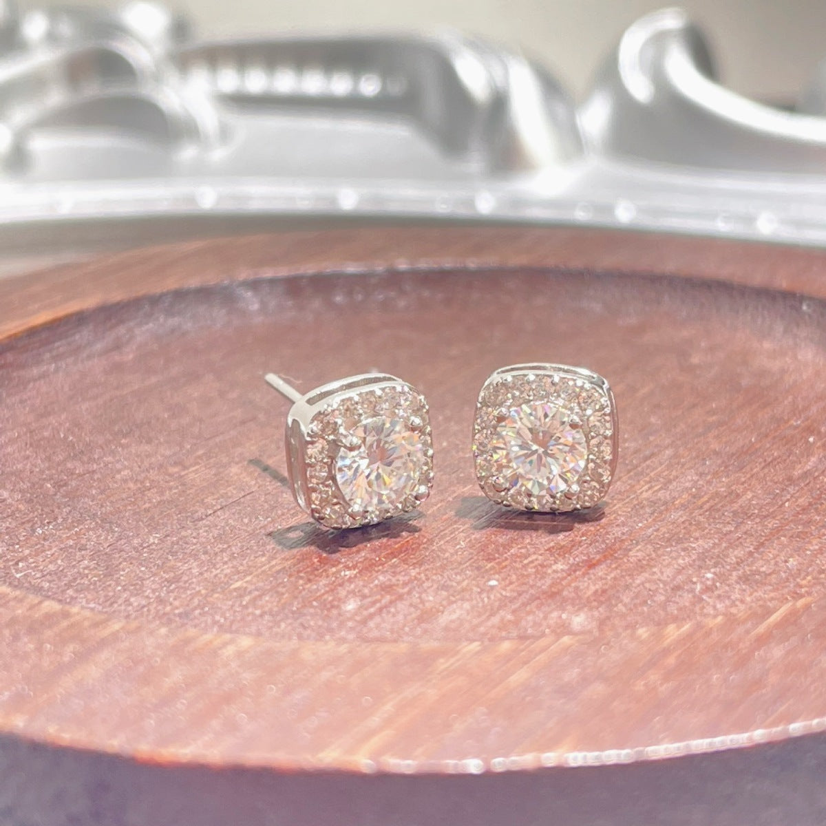 1 Carat Moissanite 925 Sterling Silver Stud Earrings – view 3 | Lola Mariee